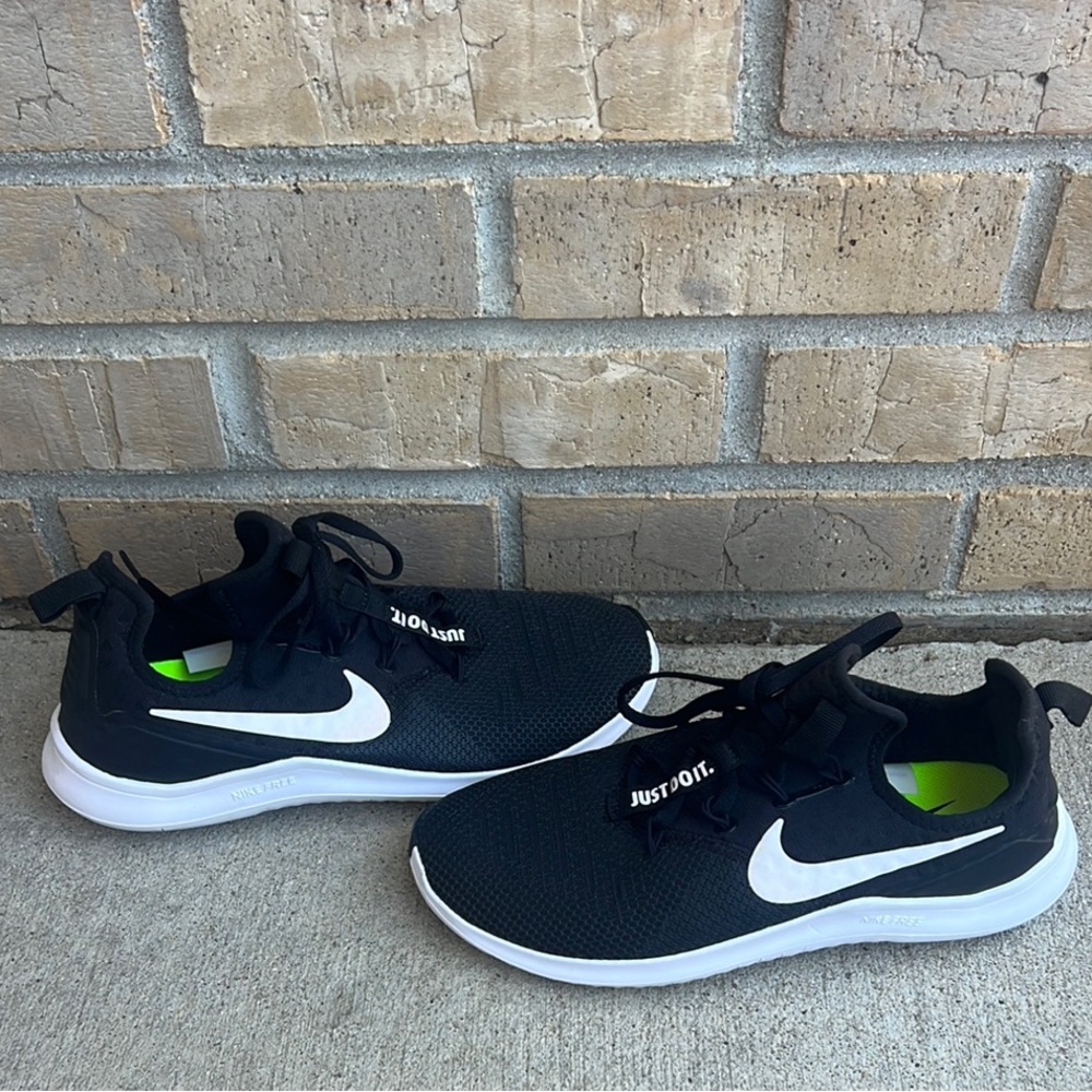 Nike Women’s Black and White training shoes with Breathable Mesh